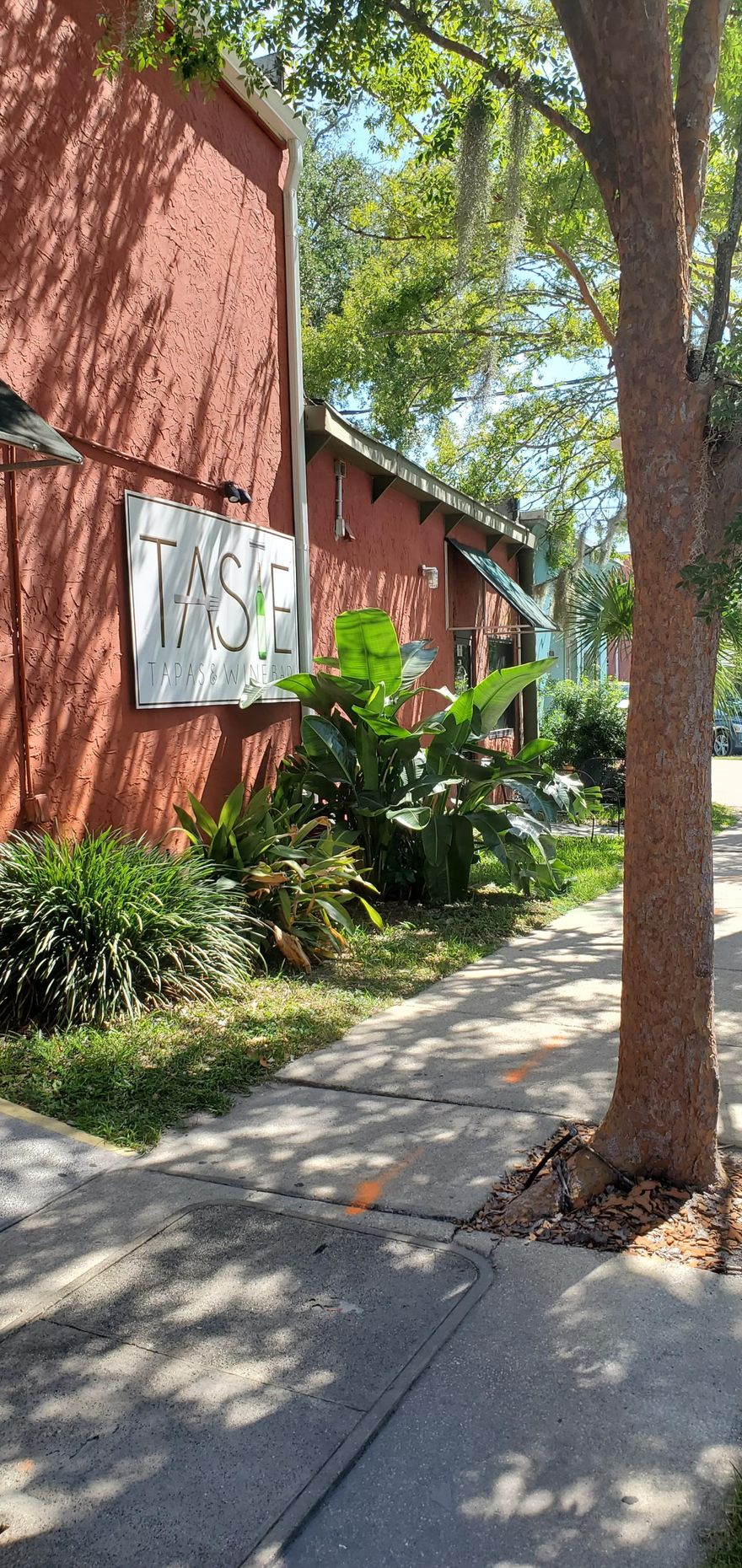Wonderful opportunity in The Historic Downtown FWB Entertainment District! Formerly the Taste Tapas Wine Bar this 3000 Sq ft Restaurant/Bar space is ready for a new business owner and is available now. Immediate occupancy is available! Bring your dream for this space and make it a reality!