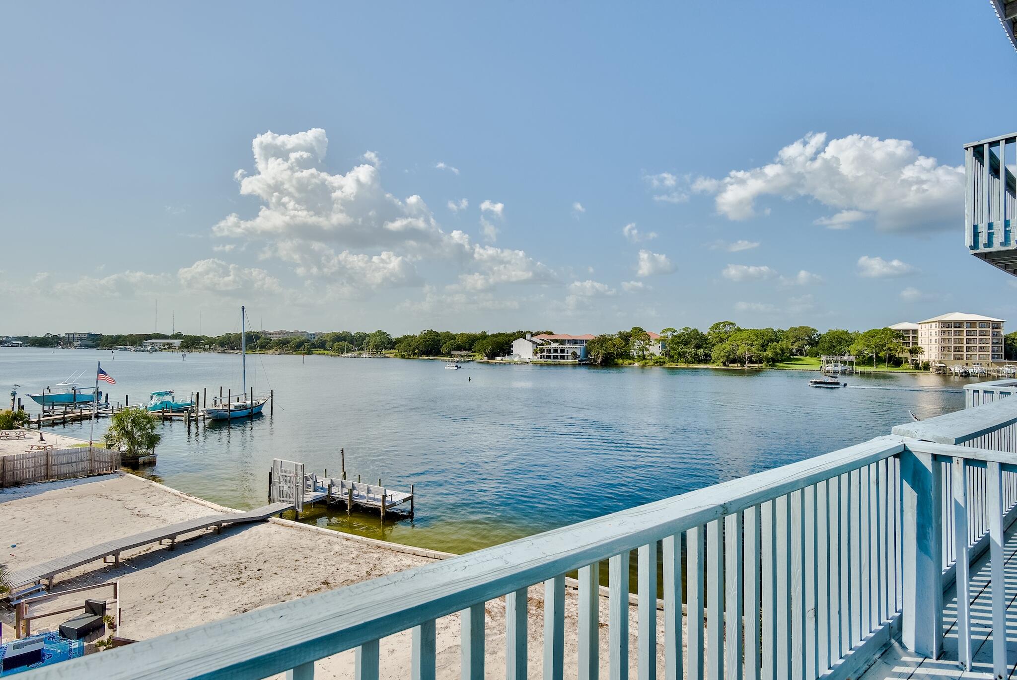 COMMODORES LANDING - Residential