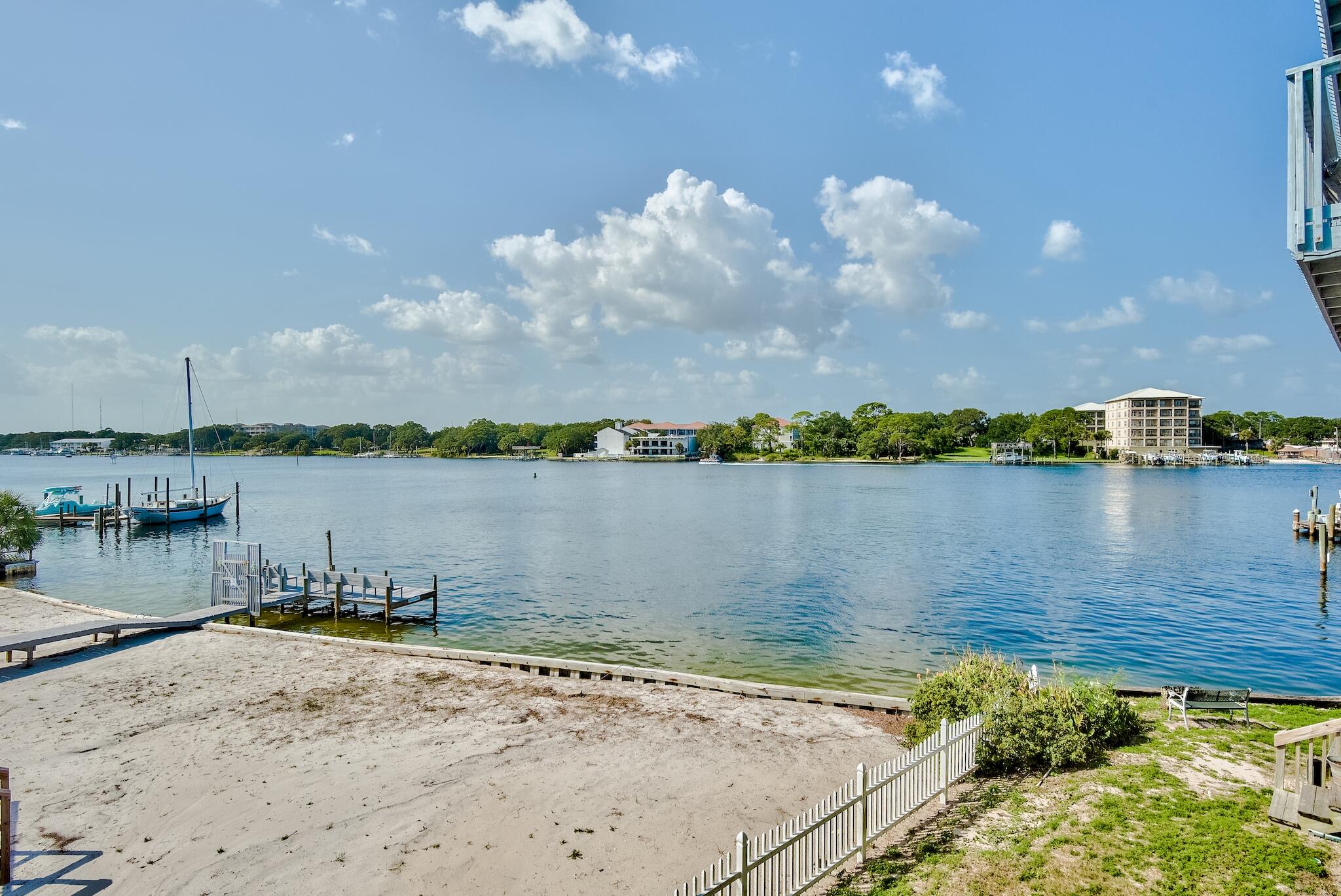 COMMODORES LANDING - Residential