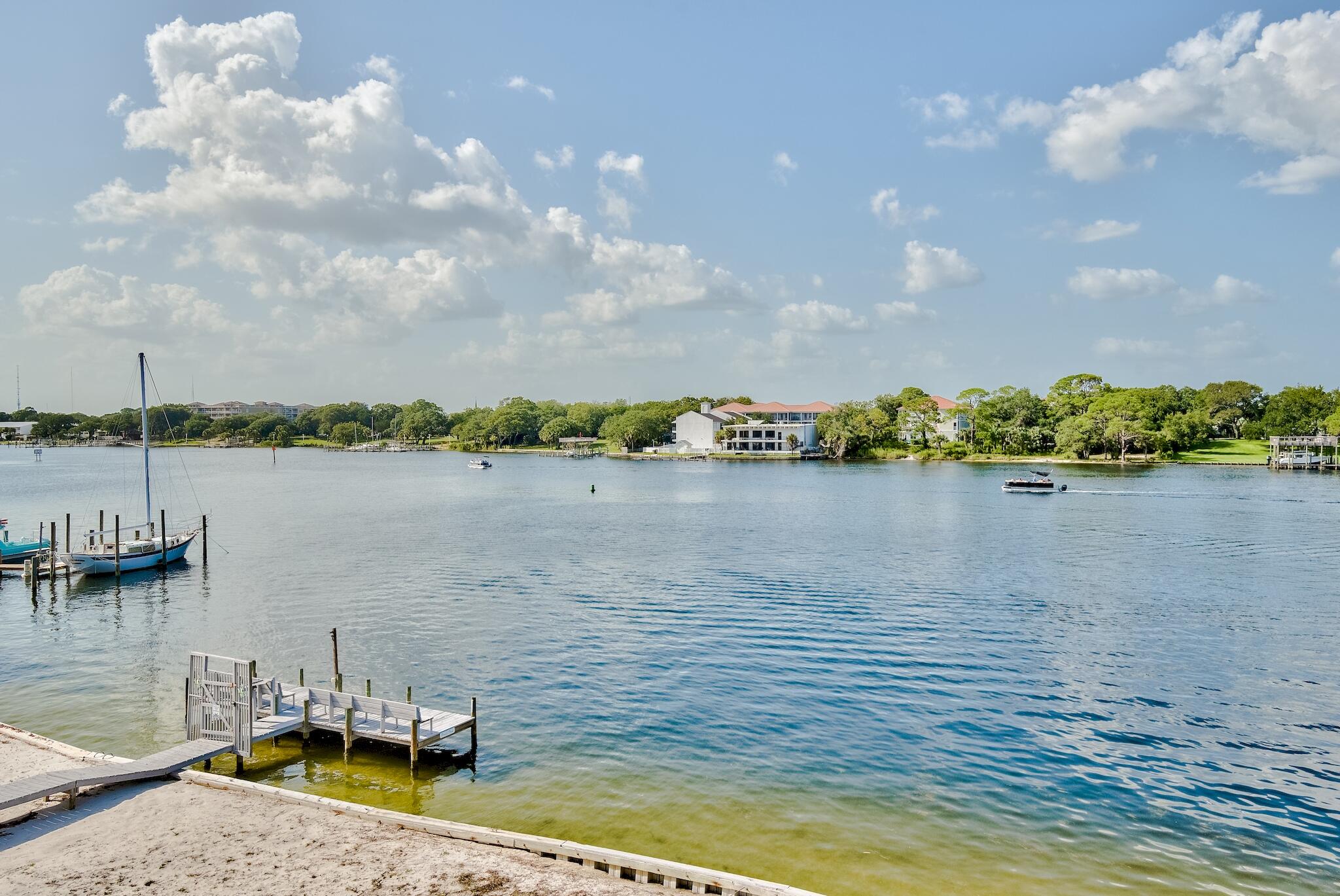 COMMODORES LANDING - Residential