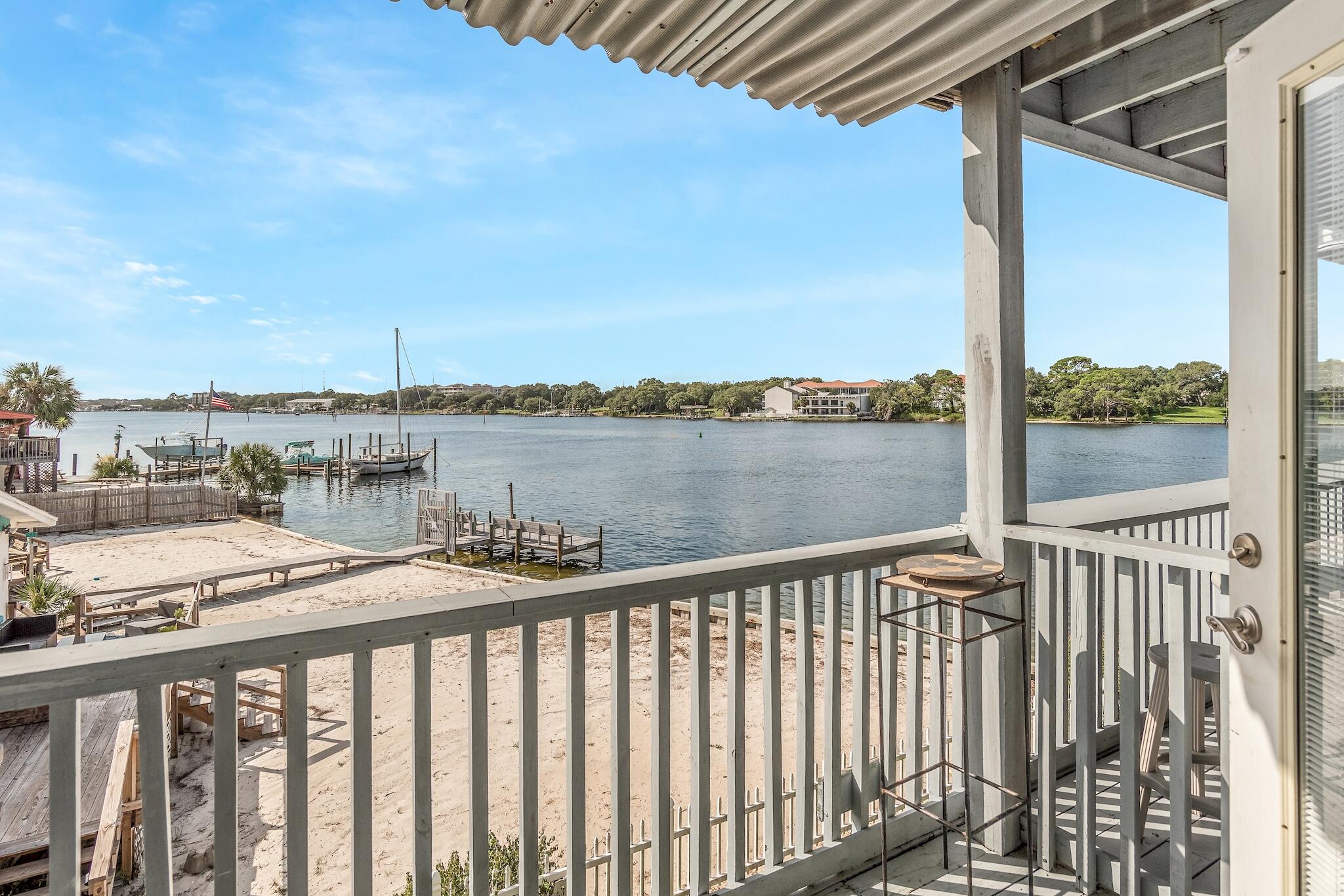 COMMODORES LANDING - Residential