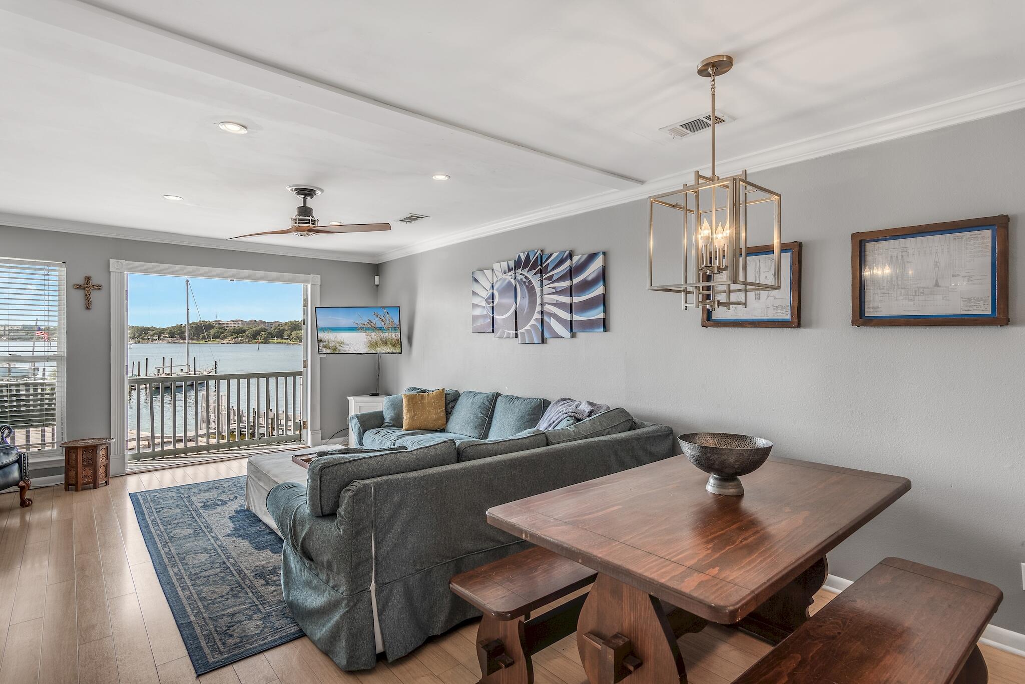 COMMODORES LANDING - Residential