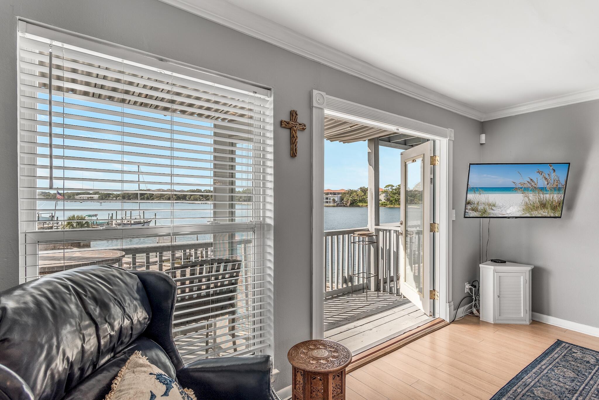 COMMODORES LANDING - Residential