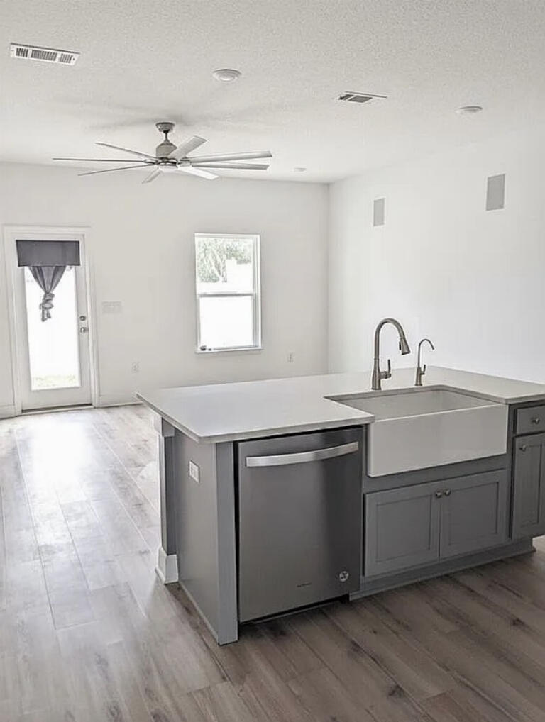 HARBOR PLACE T/H - Residential