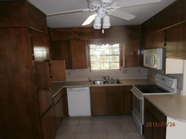 COUNTRY CLUB ESTATES 1ST ADDN - Residential