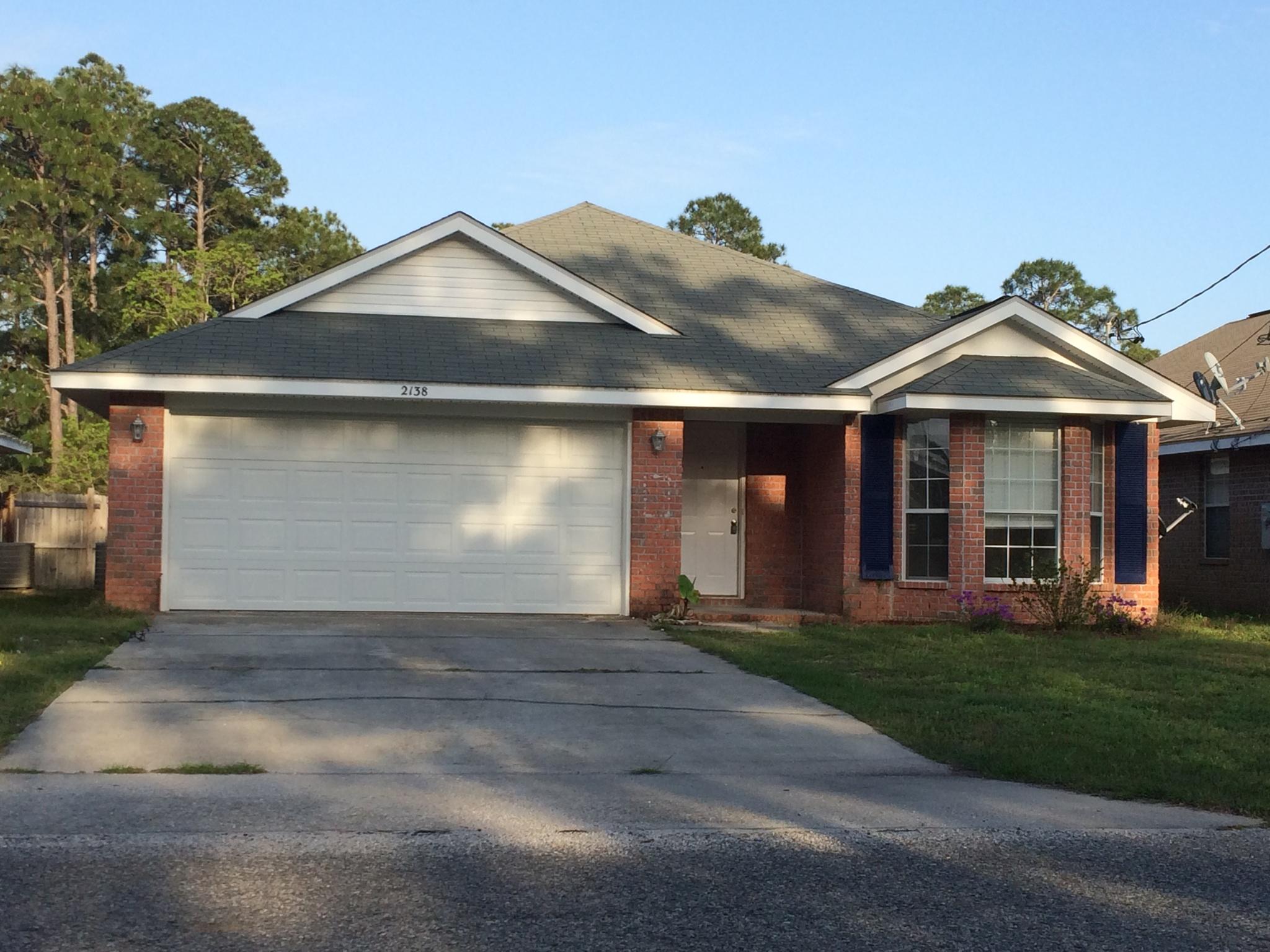 Check out this cute 3br/2ba home in Navarre, close to beaches, shopping and with in approx 20 minutes to Hurlburt AFB. Freshly painted interior and new flooring being installed. Will be ready to show first week of April. All room sizes are approx., buyer to verify all information. Laswnpump and sprinkler system AS IS. Drained but may be inop, no repairs.