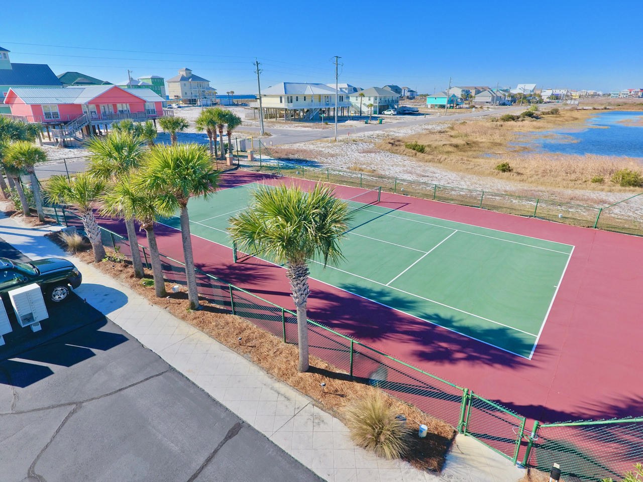 CARIBBEAN ISLES - Land