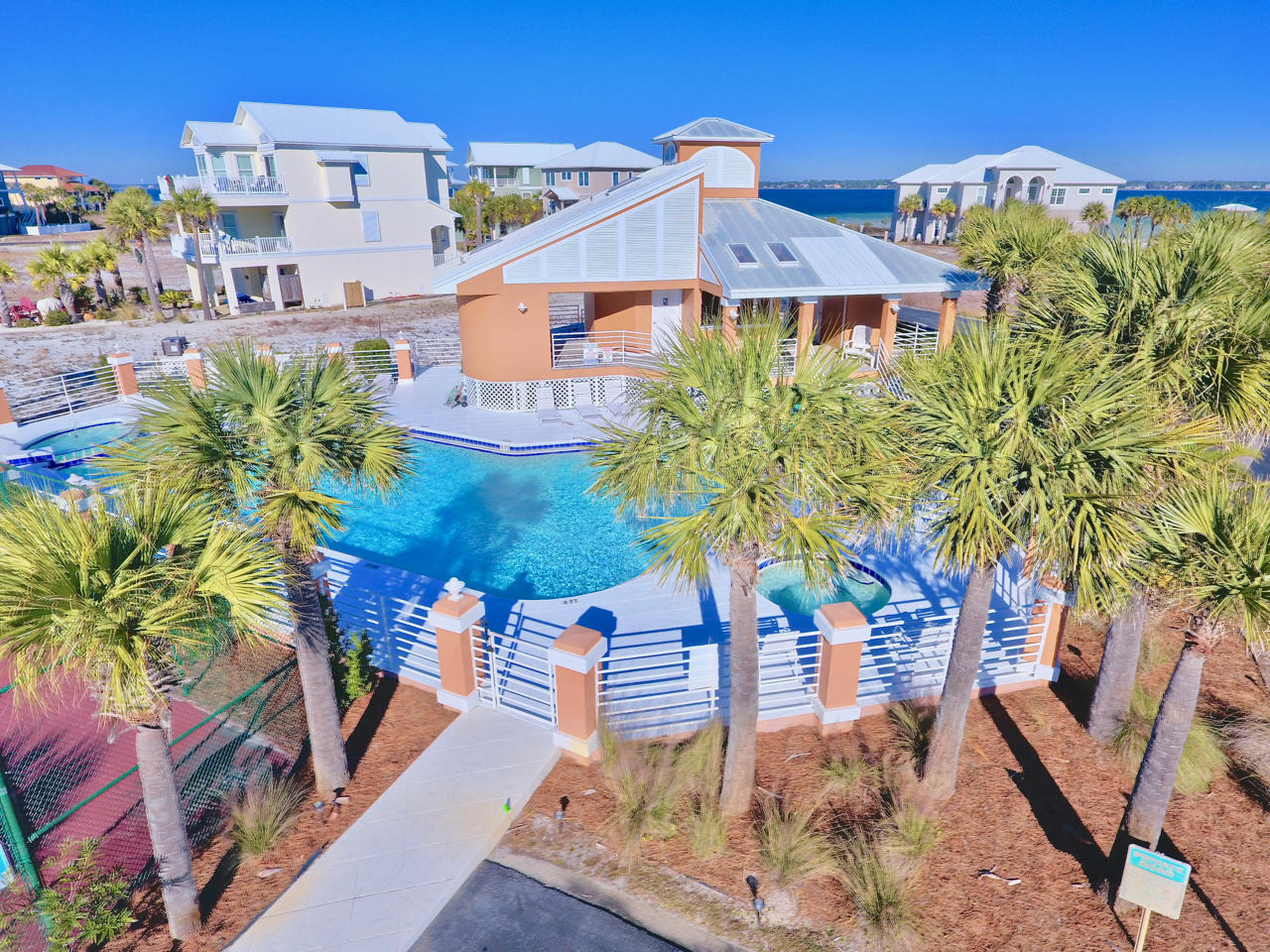 CARIBBEAN ISLES - Land