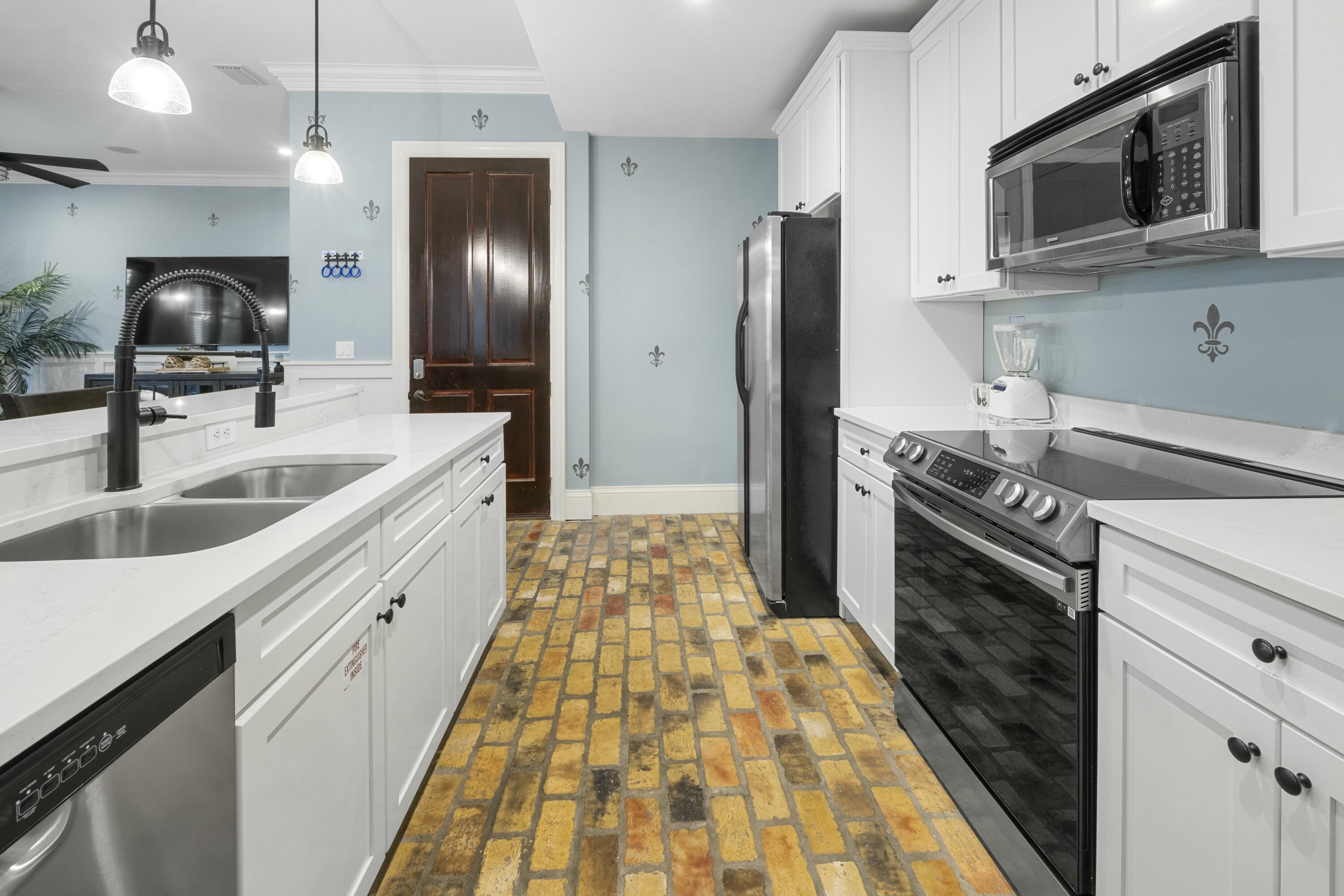 FISHERMAN'S VILLAGE - Residential