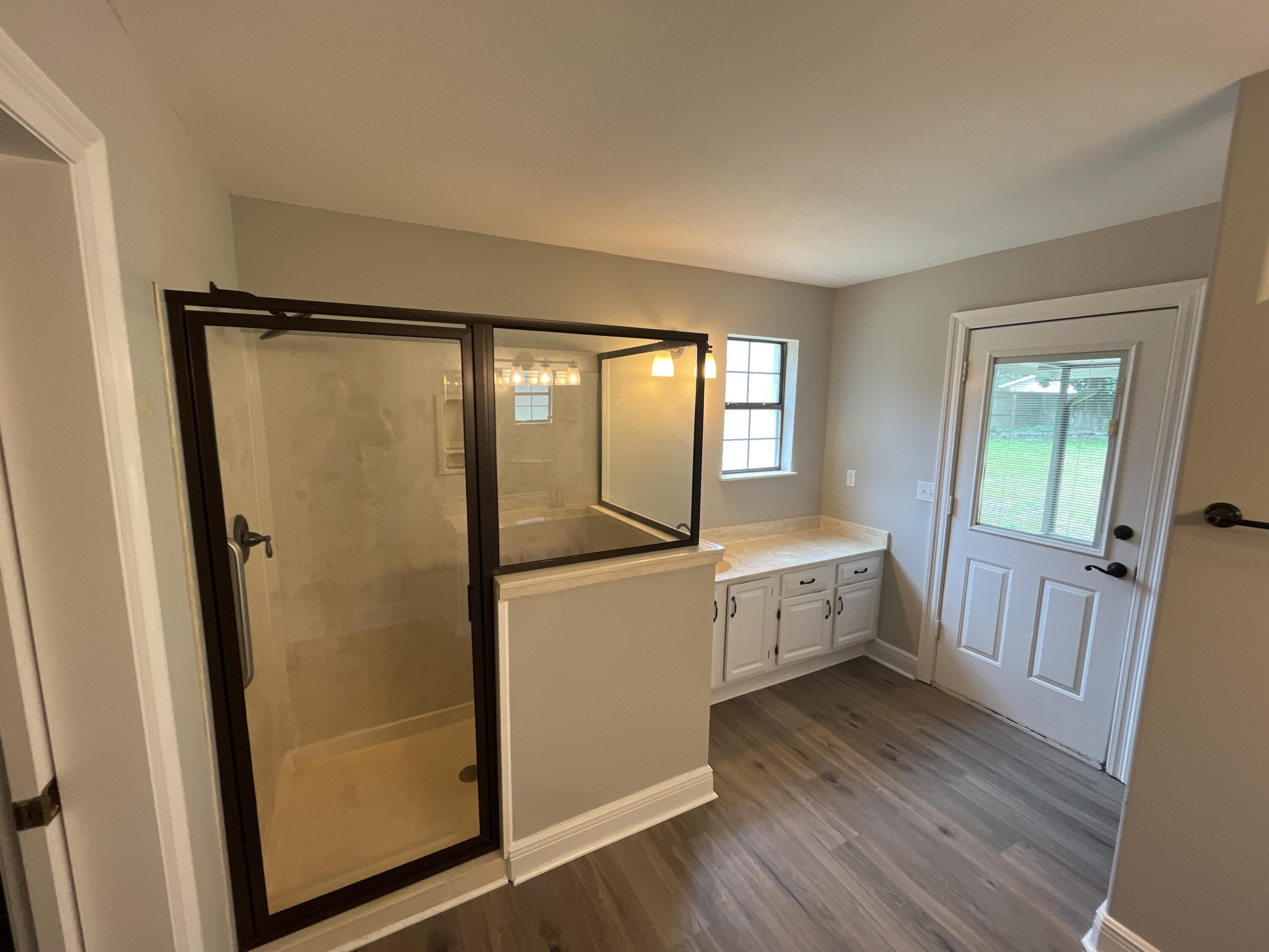 PORT DIXIE - Residential Lease