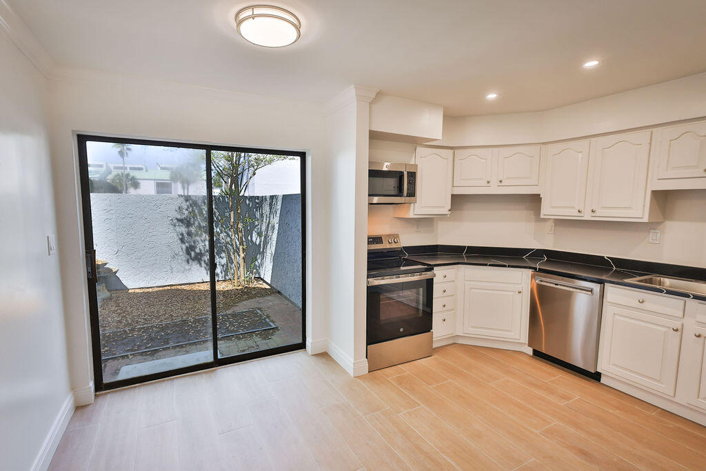 SHORELINE GARDENS T/H - Residential