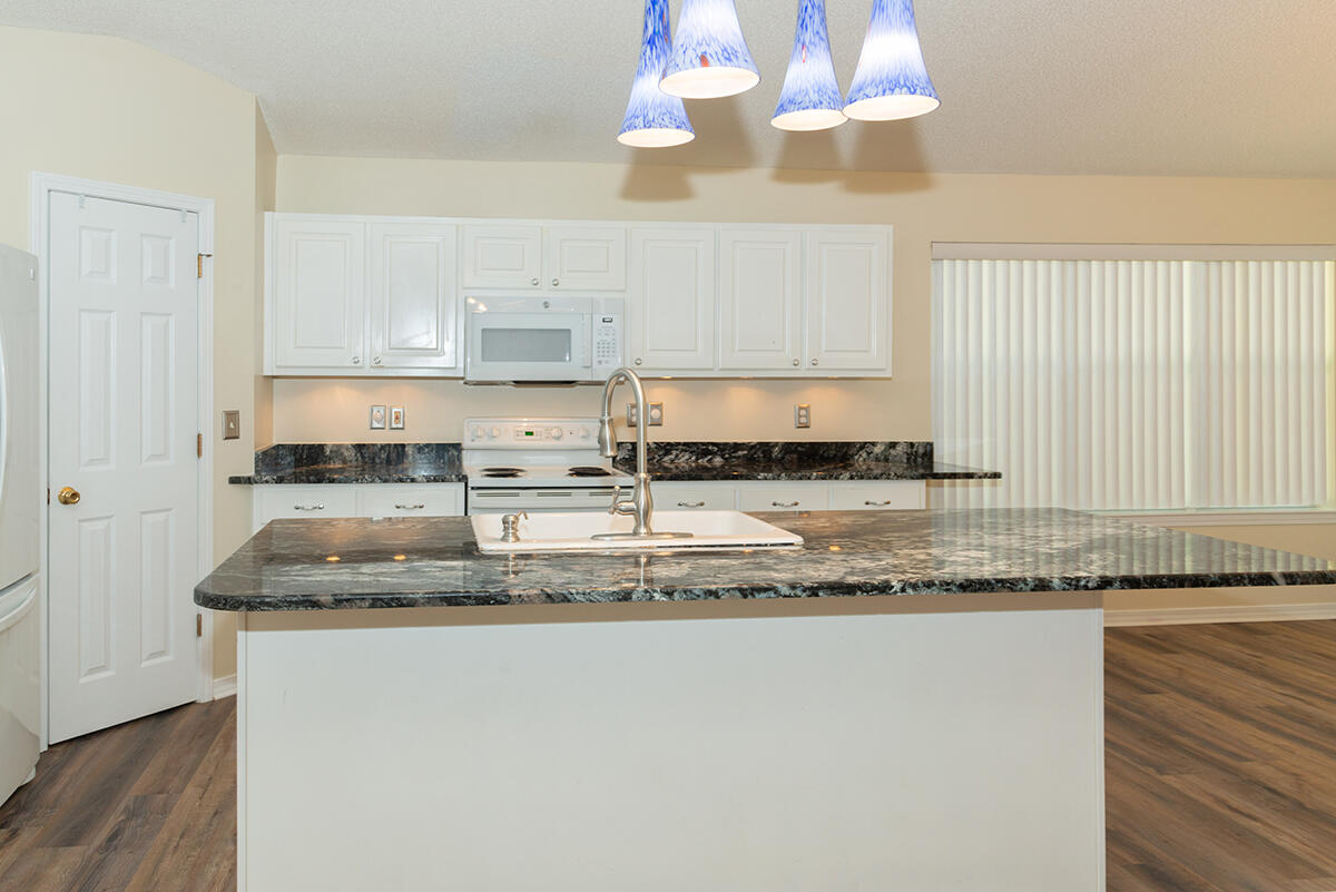 EMERALD VILLAGE S/D - Residential Lease