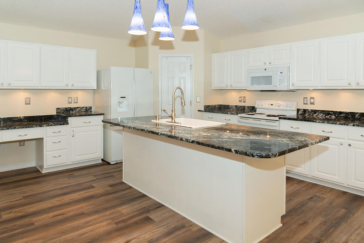 EMERALD VILLAGE S/D - Residential Lease