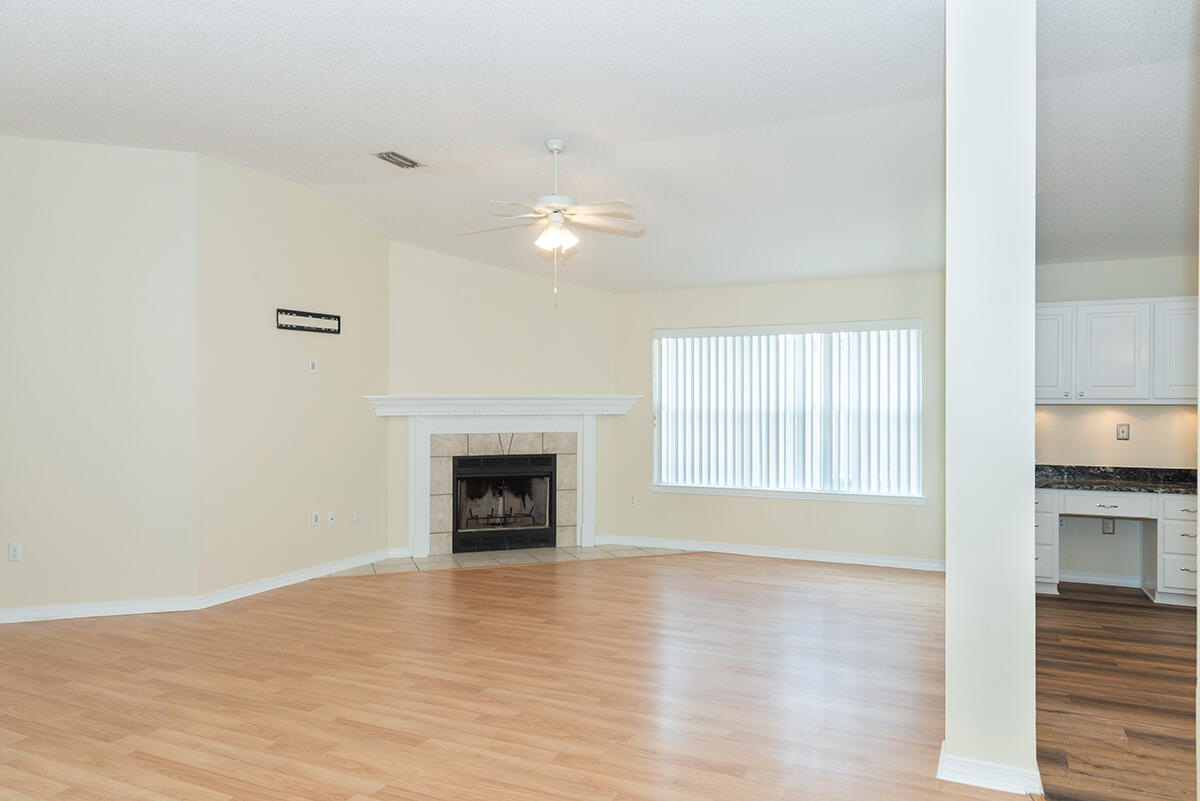 EMERALD VILLAGE S/D - Residential Lease