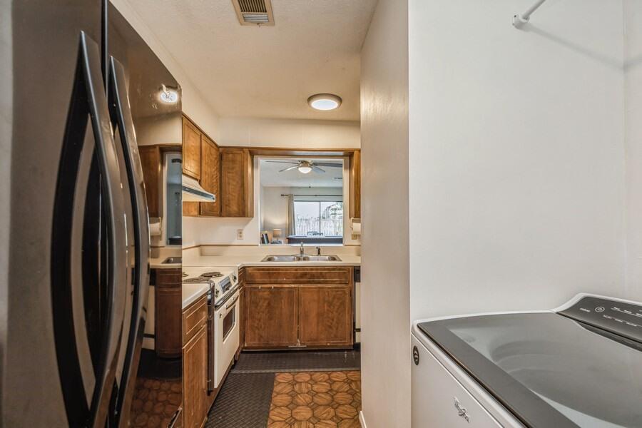 MONTAGE MANOR - Residential