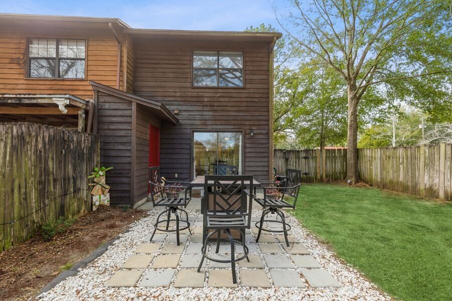 MONTAGE MANOR - Residential