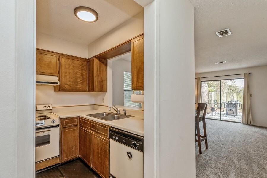 MONTAGE MANOR - Residential