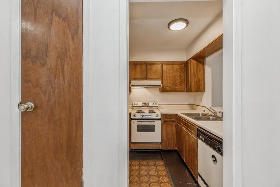 MONTAGE MANOR - Residential