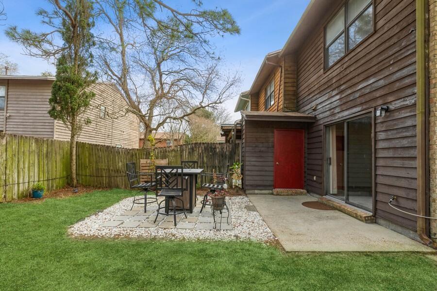 MONTAGE MANOR - Residential