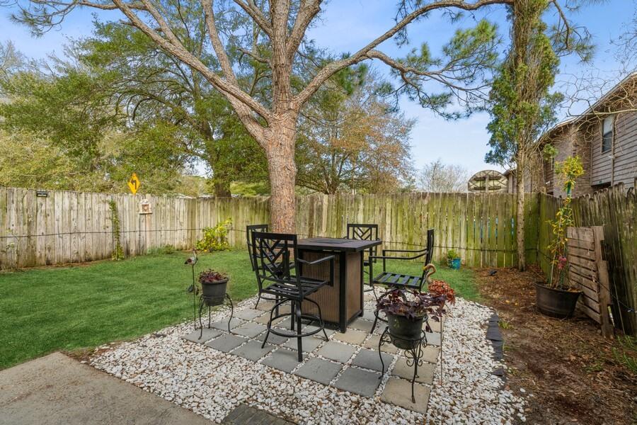 MONTAGE MANOR - Residential