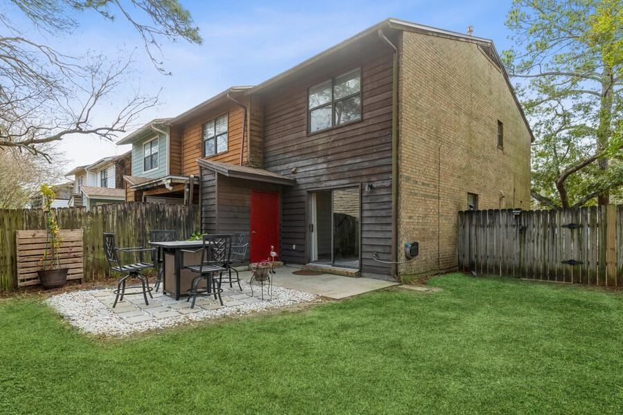 MONTAGE MANOR - Residential