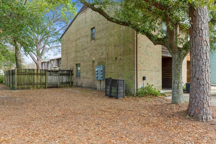 MONTAGE MANOR - Residential