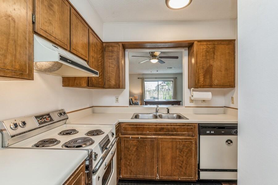 MONTAGE MANOR - Residential