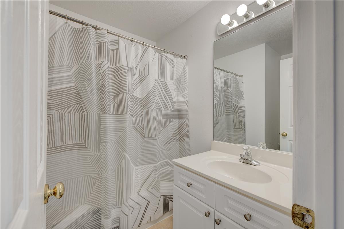 PELICAN PLACE T/H WEST - Residential