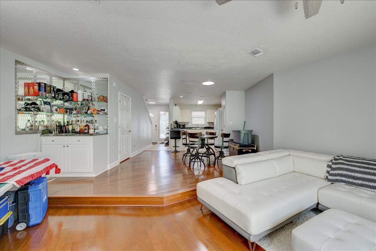 PELICAN PLACE T/H WEST - Residential