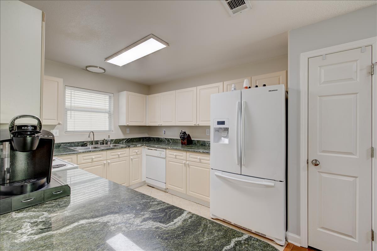 PELICAN PLACE T/H WEST - Residential