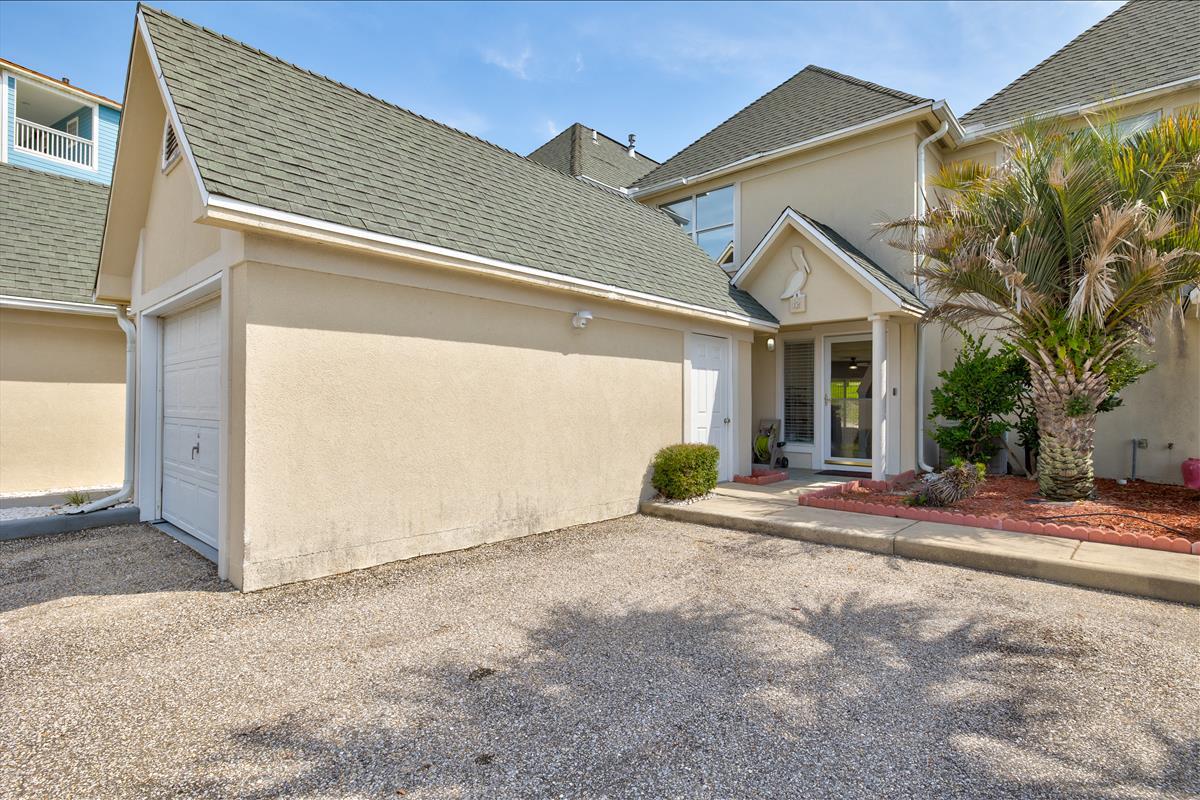 PELICAN PLACE T/H WEST - Residential