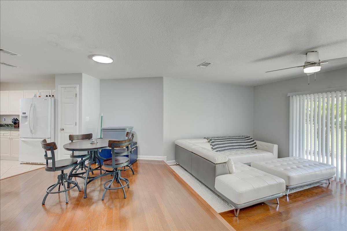 PELICAN PLACE T/H WEST - Residential