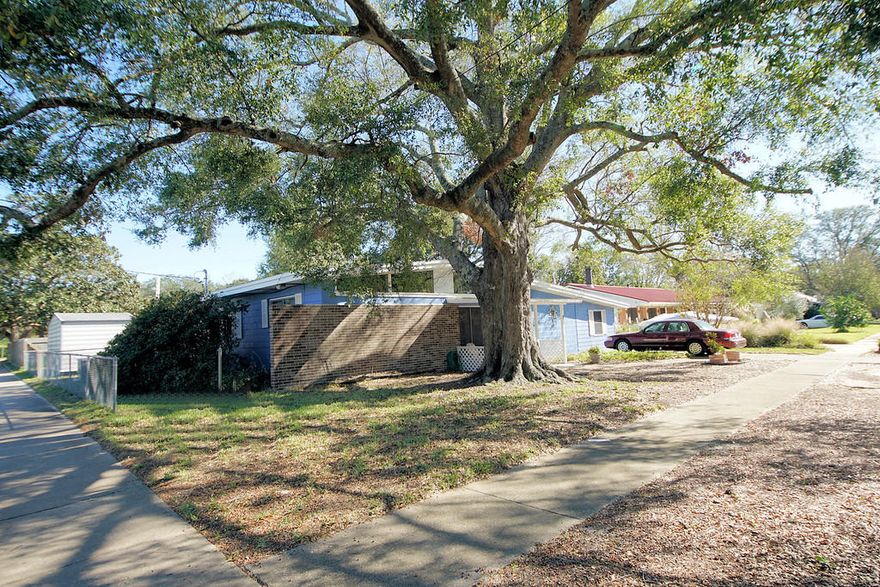 This cozy 4 bedroom house offers unique open split levels plan perfect for friends and family. Large family room and living room and dinning area has  nice wooden floor which is perfect for the entertainment and family gatherings.  Kitchen has gas stove.  4th bedroom can be used as mother in law quarters. Also house comes with generator which runs on natural gas. Off the  laundry room take you to  quiet screened porch overlooking the beautiful fenced back yard. Side walk and walking distance to the mall and restaurants. Very close to Hurlburt AFB, white sand beaches, shopping centers and schools.