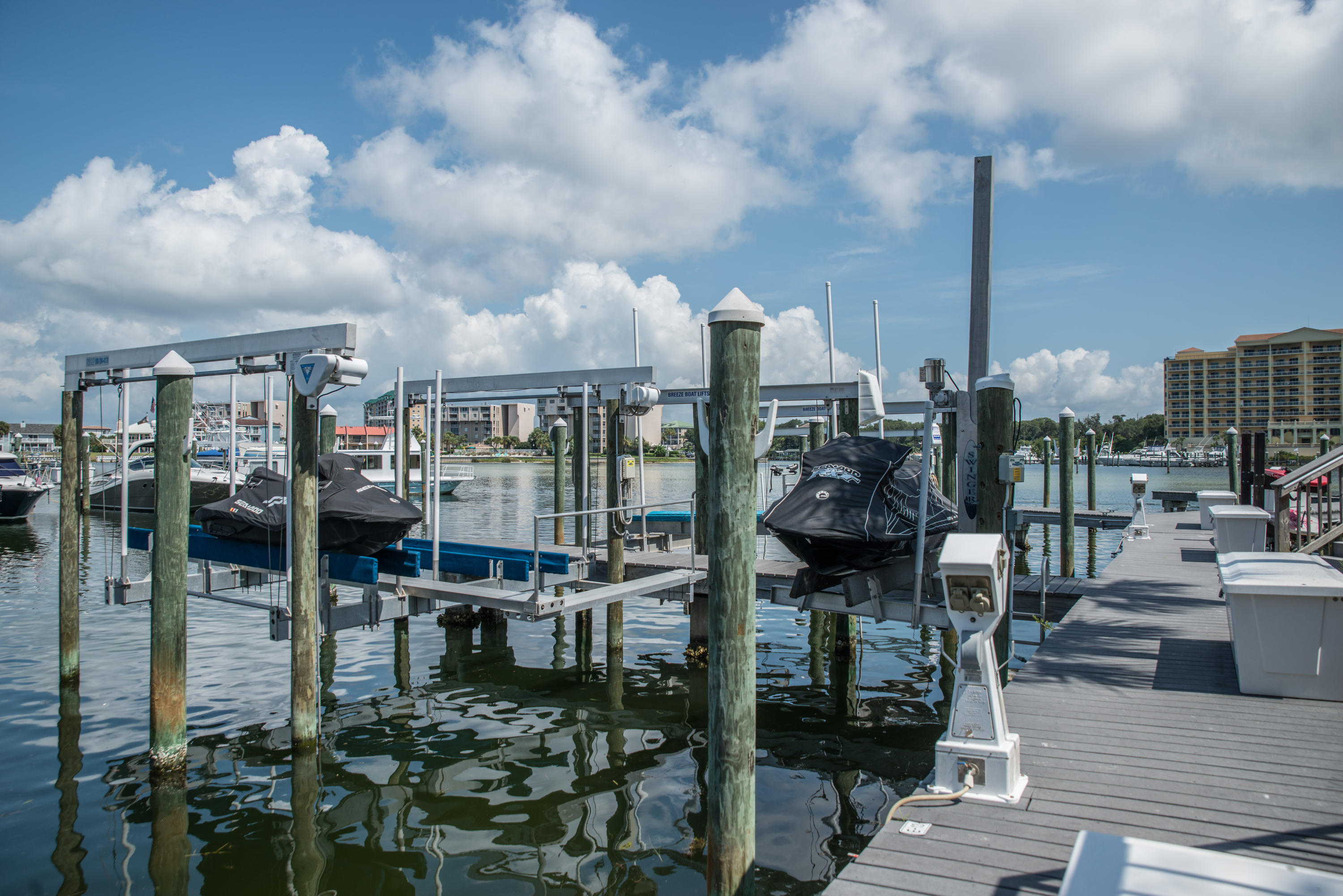 HARBOR LANDING - Residential