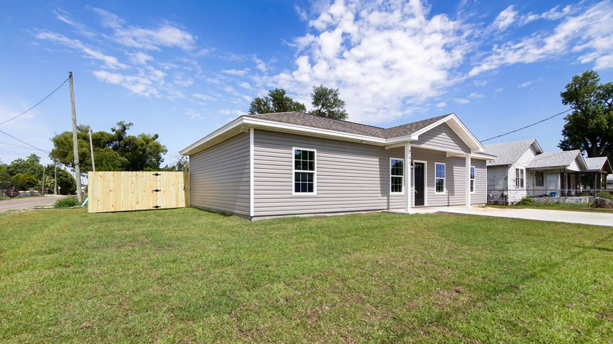 This adorable new construction is close to restaurants, shopping and public transportation. It has open floor plan with granite counter tops, updated light fixtures, Tile floors, spacious living are, large bedrooms, double vanity, and has a fenced back yard. It only minutes from Tyndall AFB