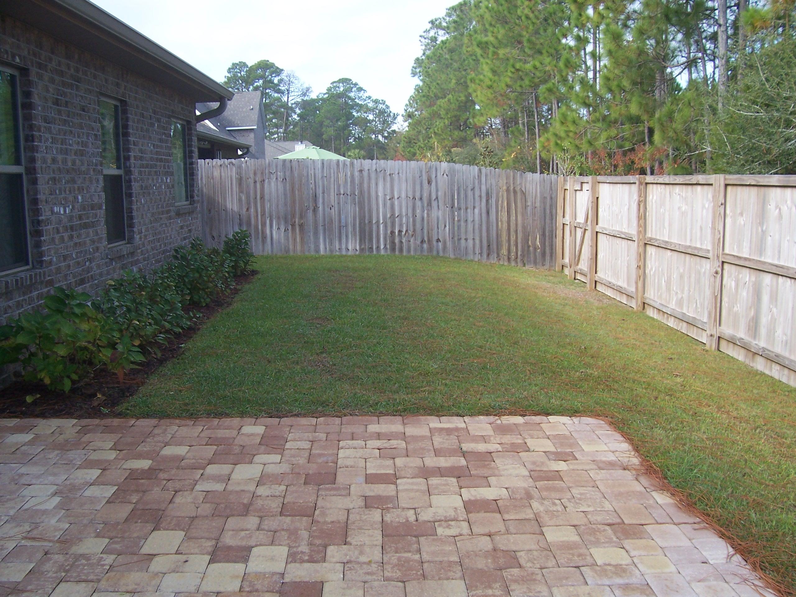 WHISPERING LAKE - Residential