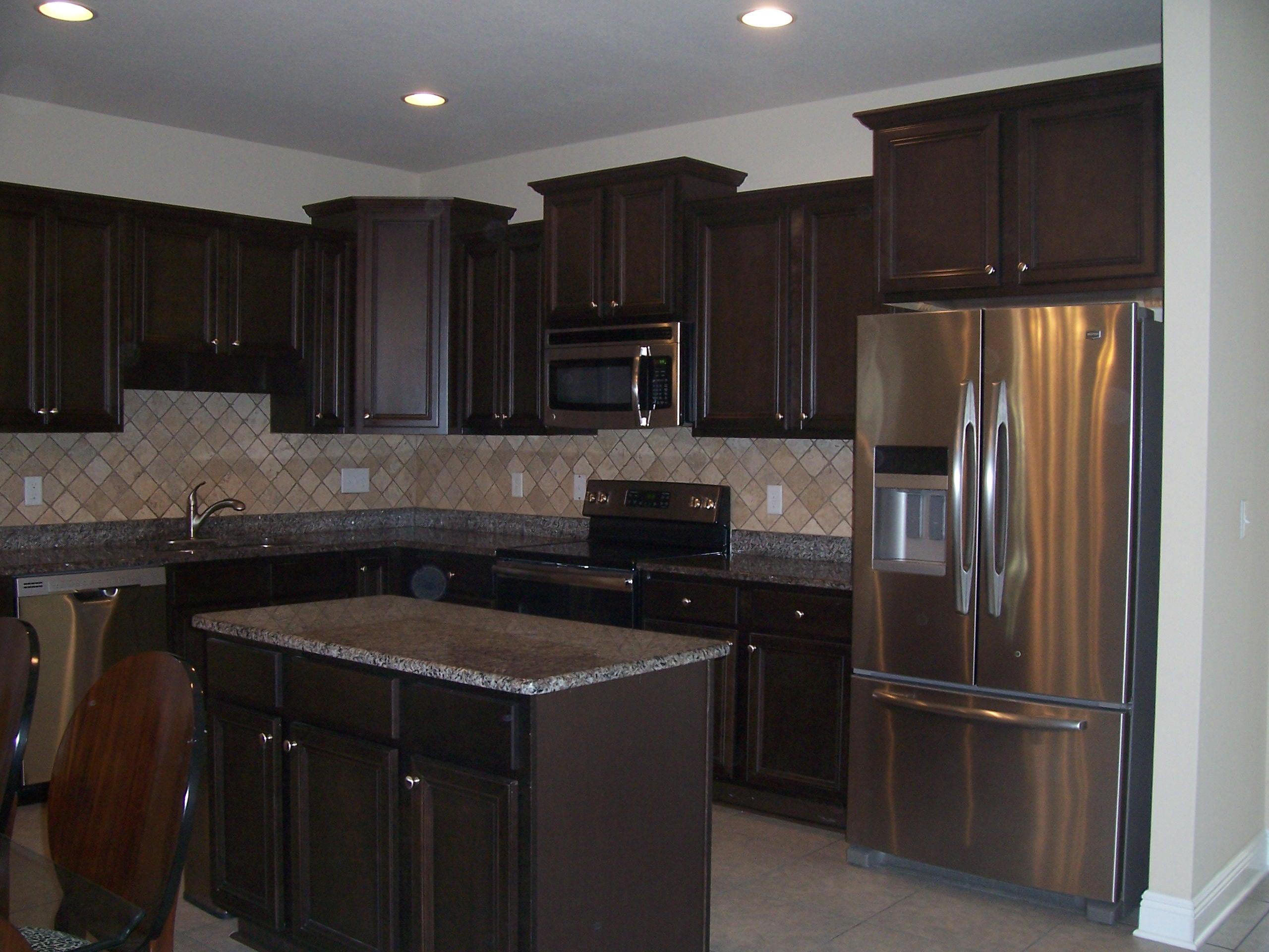 WHISPERING LAKE - Residential