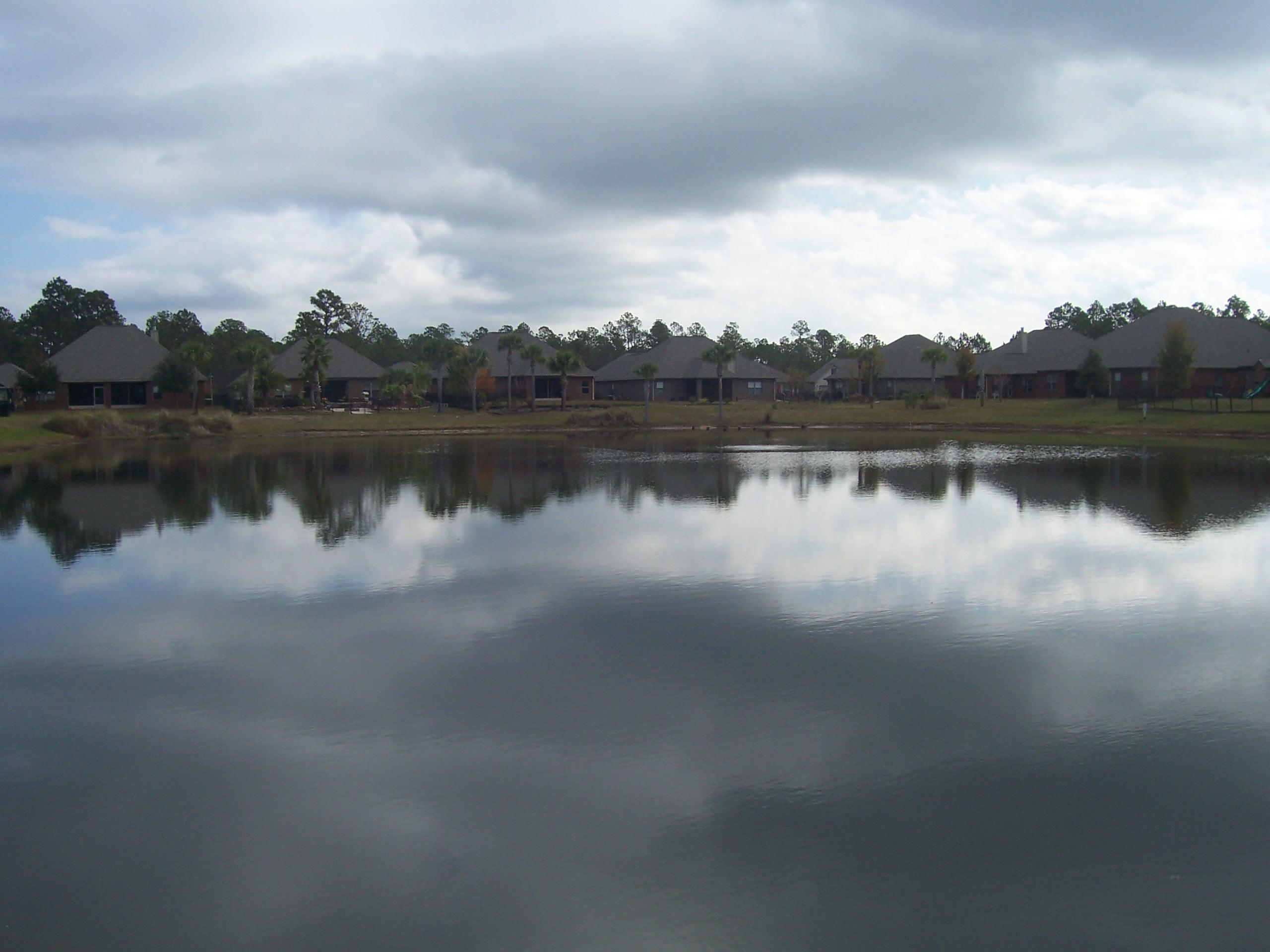 WHISPERING LAKE - Residential