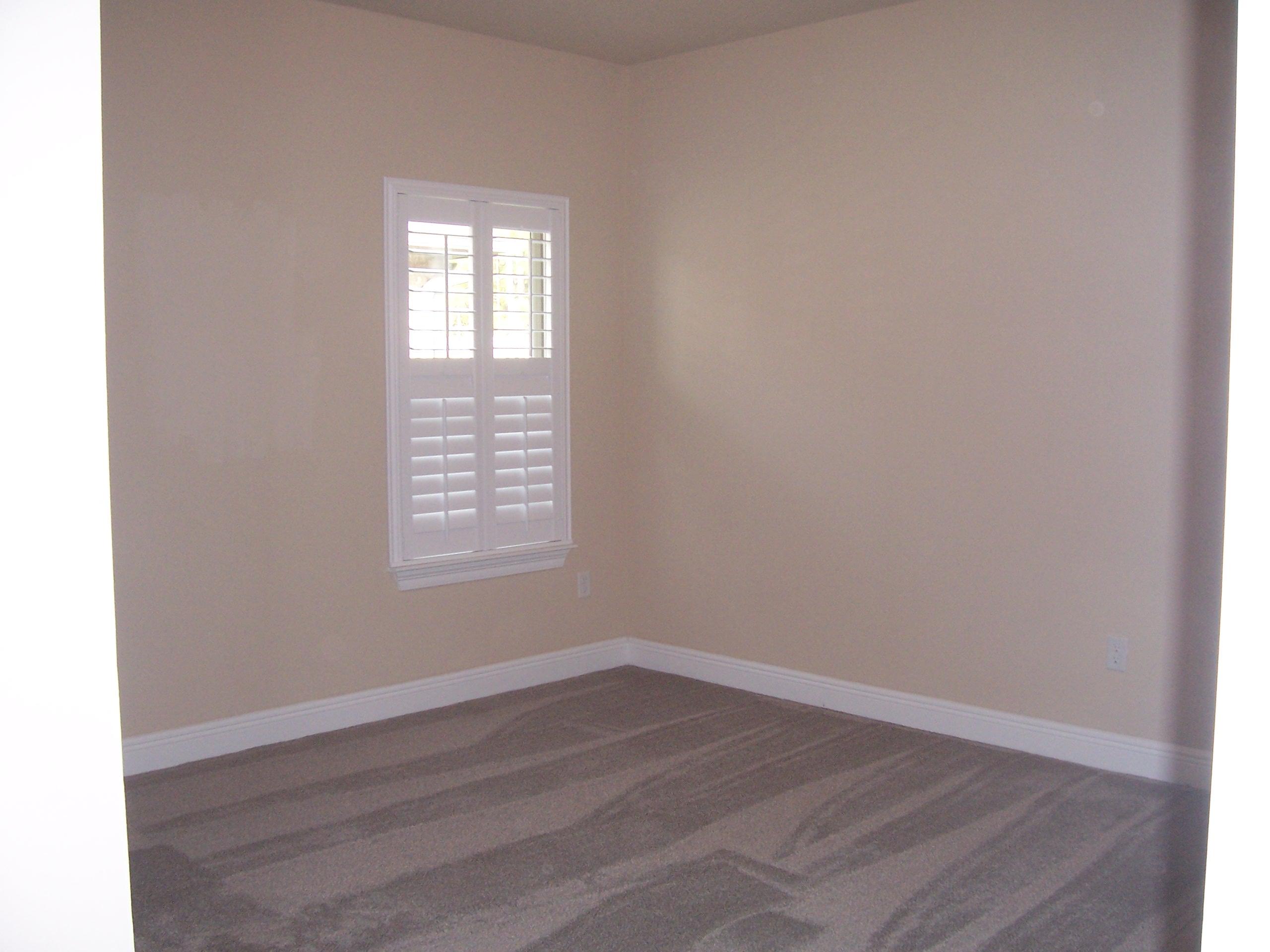 WHISPERING LAKE - Residential