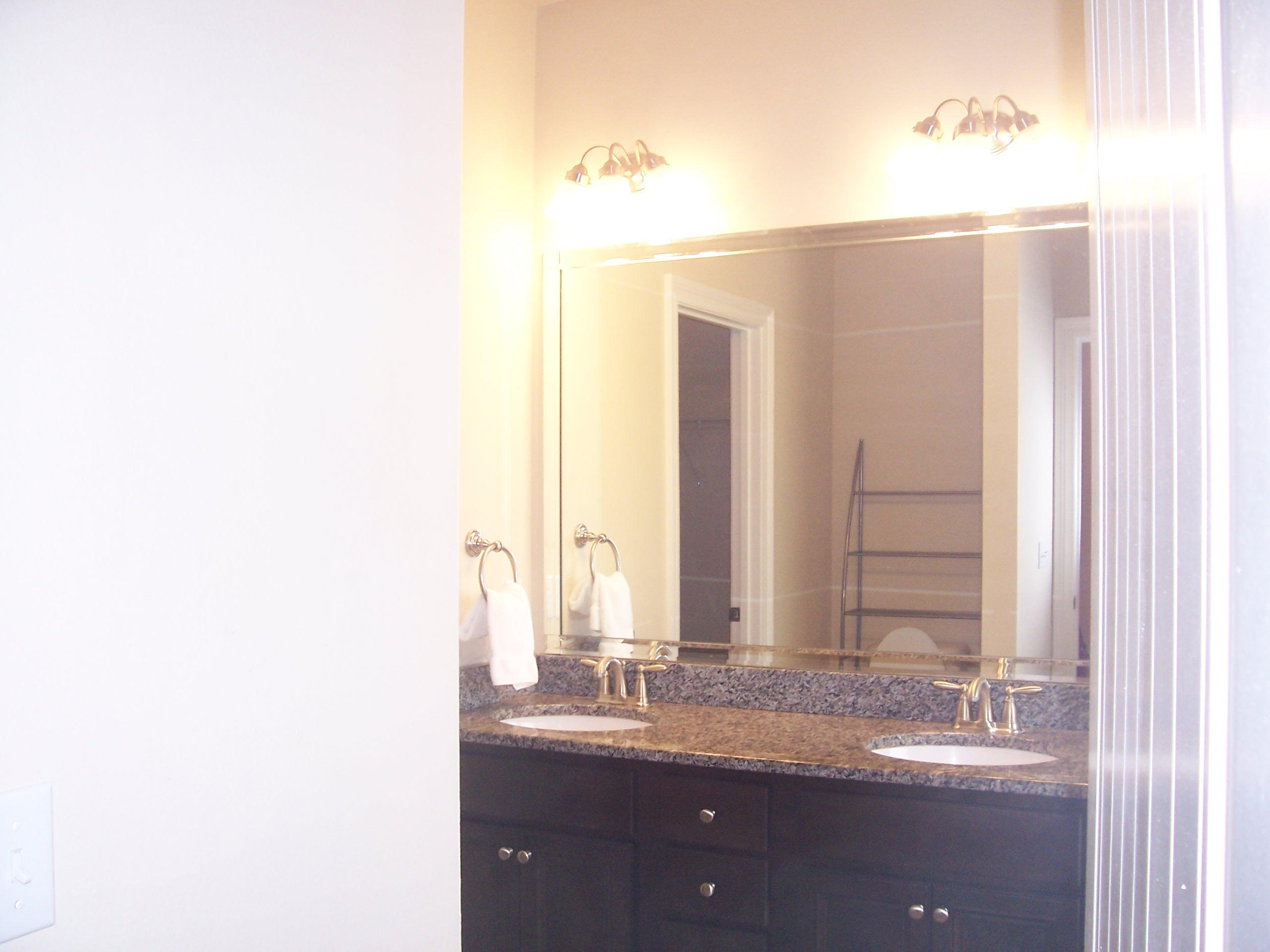 WHISPERING LAKE - Residential