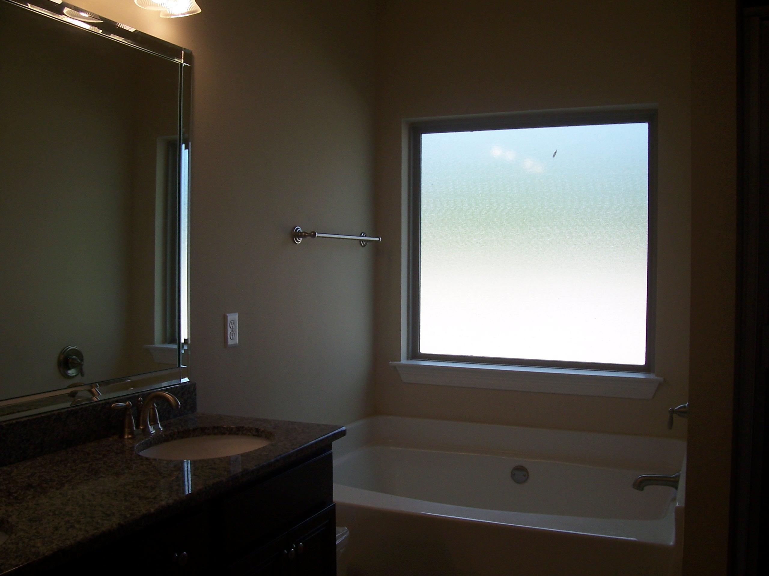 WHISPERING LAKE - Residential