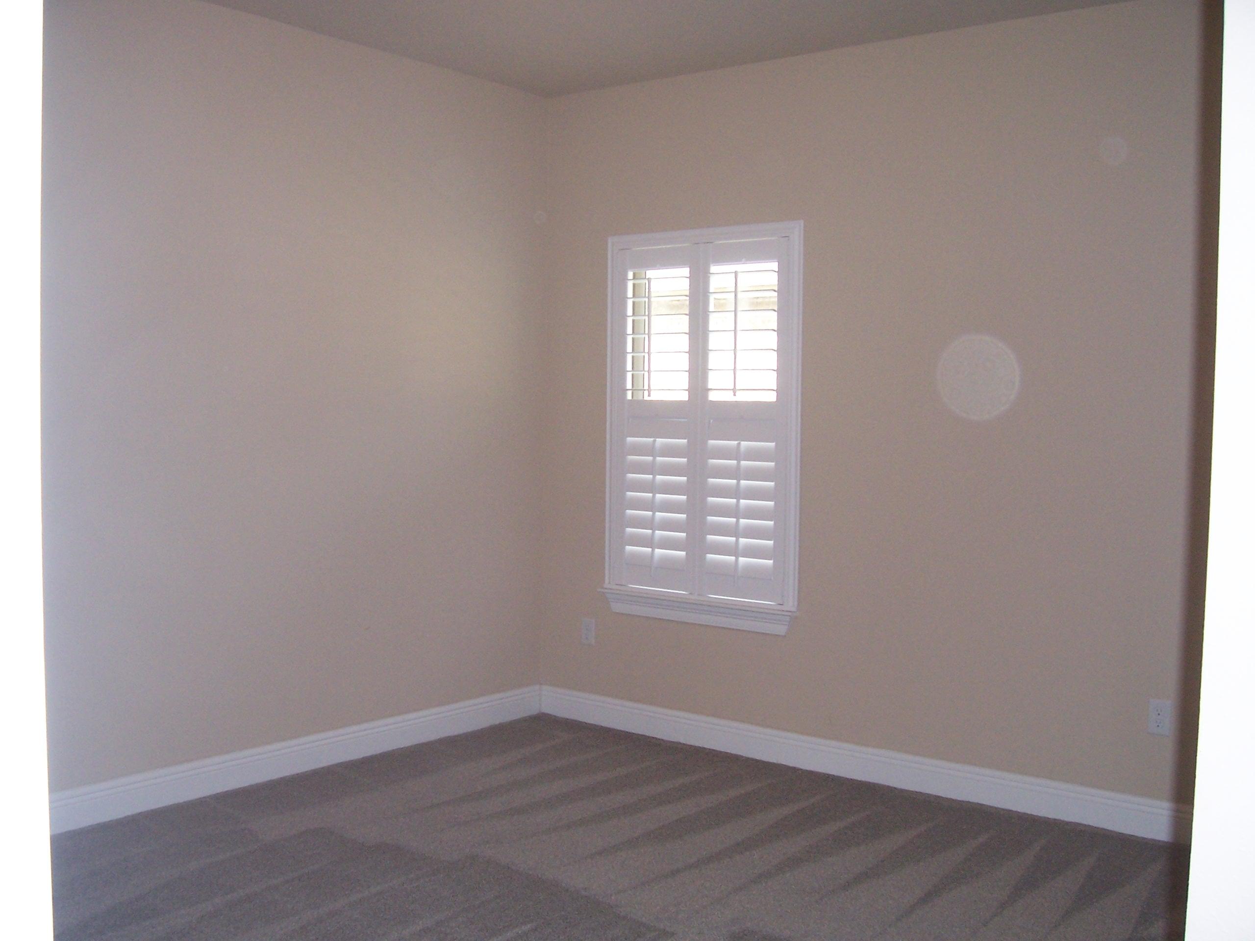 WHISPERING LAKE - Residential