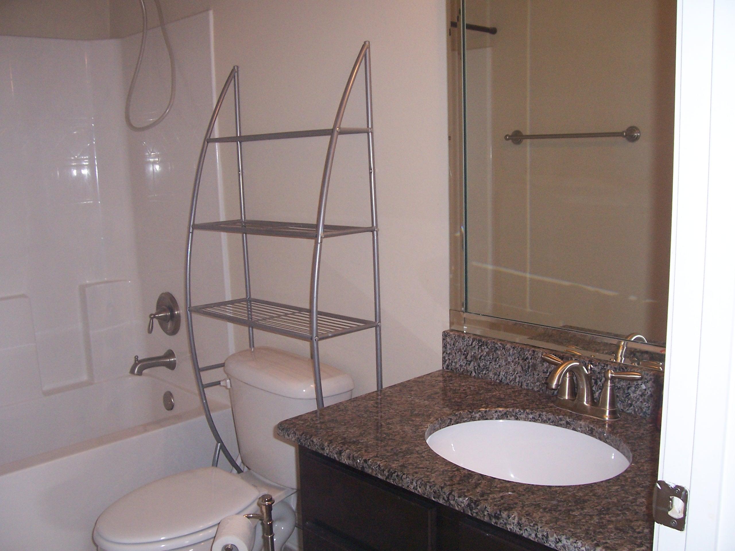 WHISPERING LAKE - Residential