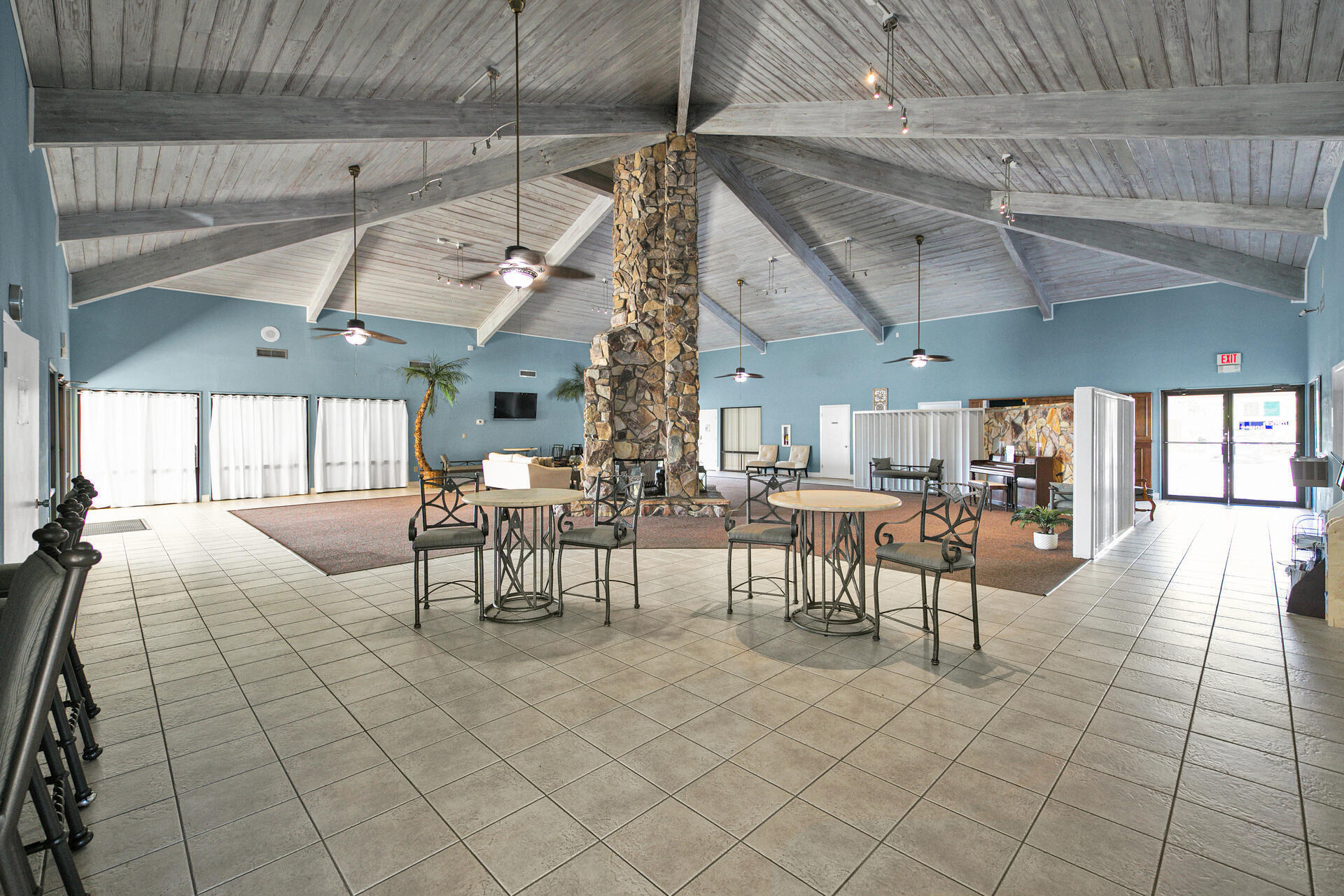 BEACH HOUSE CONDO PH 1 - Residential