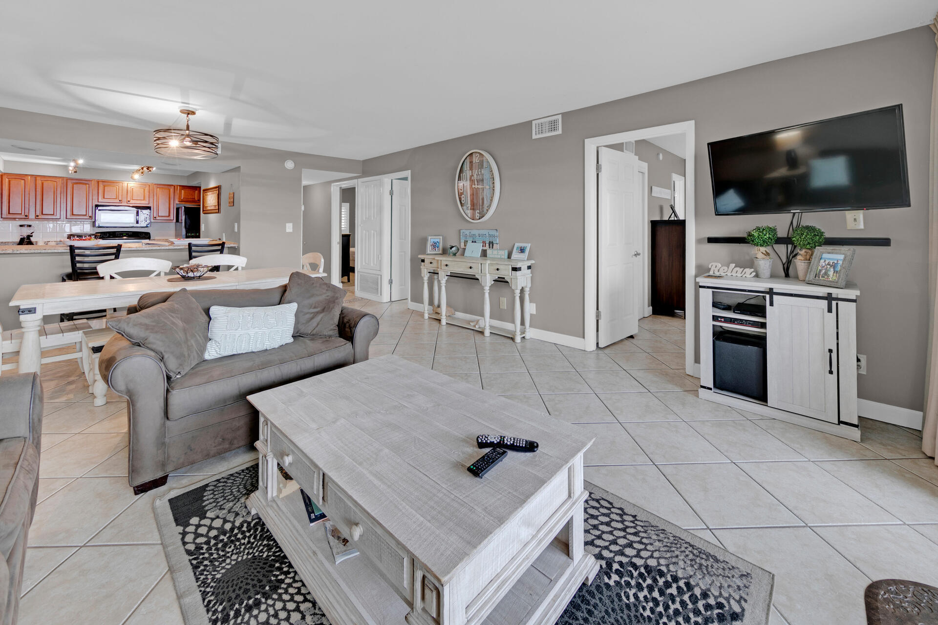 BEACH HOUSE CONDO PH 1 - Residential