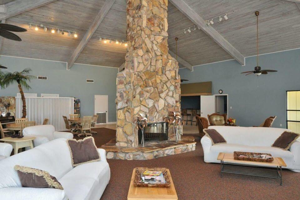 BEACH HOUSE CONDO PH 1 - Residential
