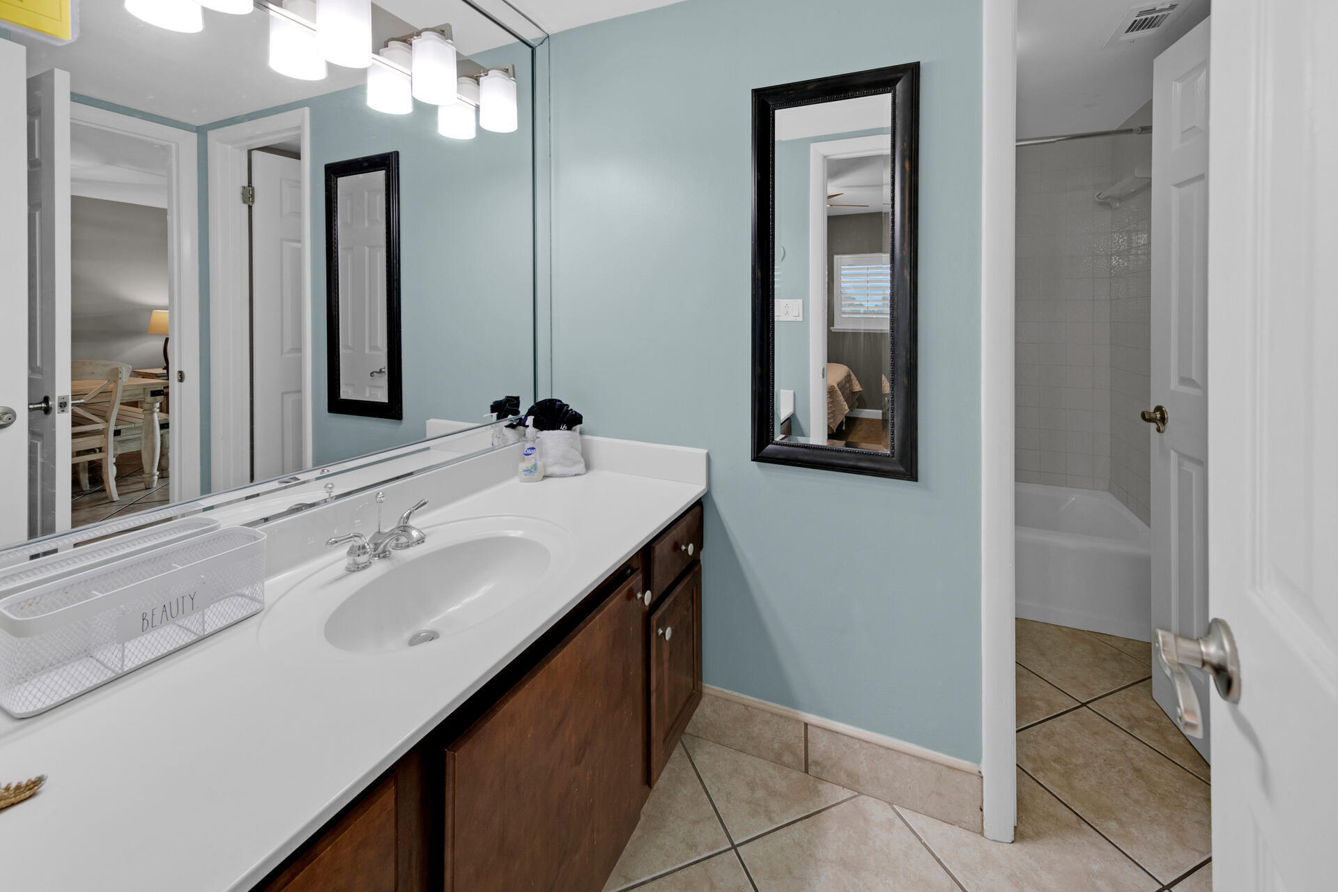 BEACH HOUSE CONDO PH 1 - Residential