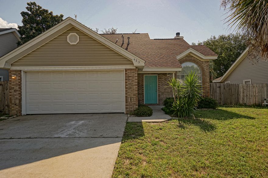 A BEAUTIFUL HOME JUST WEST OF HURLBURT FIELD. GREAT FOR 1ST TIME HOME BUYERS. NATURAL GAS, ENERGY-EFFICIENT HOME. LOCATED ON A CUL-DE-SAC STREET WITH UNDERGROUND UTILITIES. OPEN LIVING AREA WITH VAULTED CEILING AND WOOD-BURING CORNER FIREPLACE. ALL BEDROOMS HAVE WALK-IN CLOSETS. MASTER BEDROOM INCLUDES FULL BATH ON BOTTOM FLOOR, ADDITIONAL HALF-BATH OFF THE LIVING AREA. LIVING AREA AND DINING AREA OFFERS LAMINATE FLOORING. DINING ROOM AND MASTER BEDROOM HAVE LARGE SLIDING GLASS DOORS THAT OPEN TO BACK PATIO. FRESHLY PAINTED THROUGHOUT. DOUBLE VANITY IN MASTER BATHROOM. SPACIOUS 2 CAR GARAGE. NEW CEILING FANS AND TOILETS.