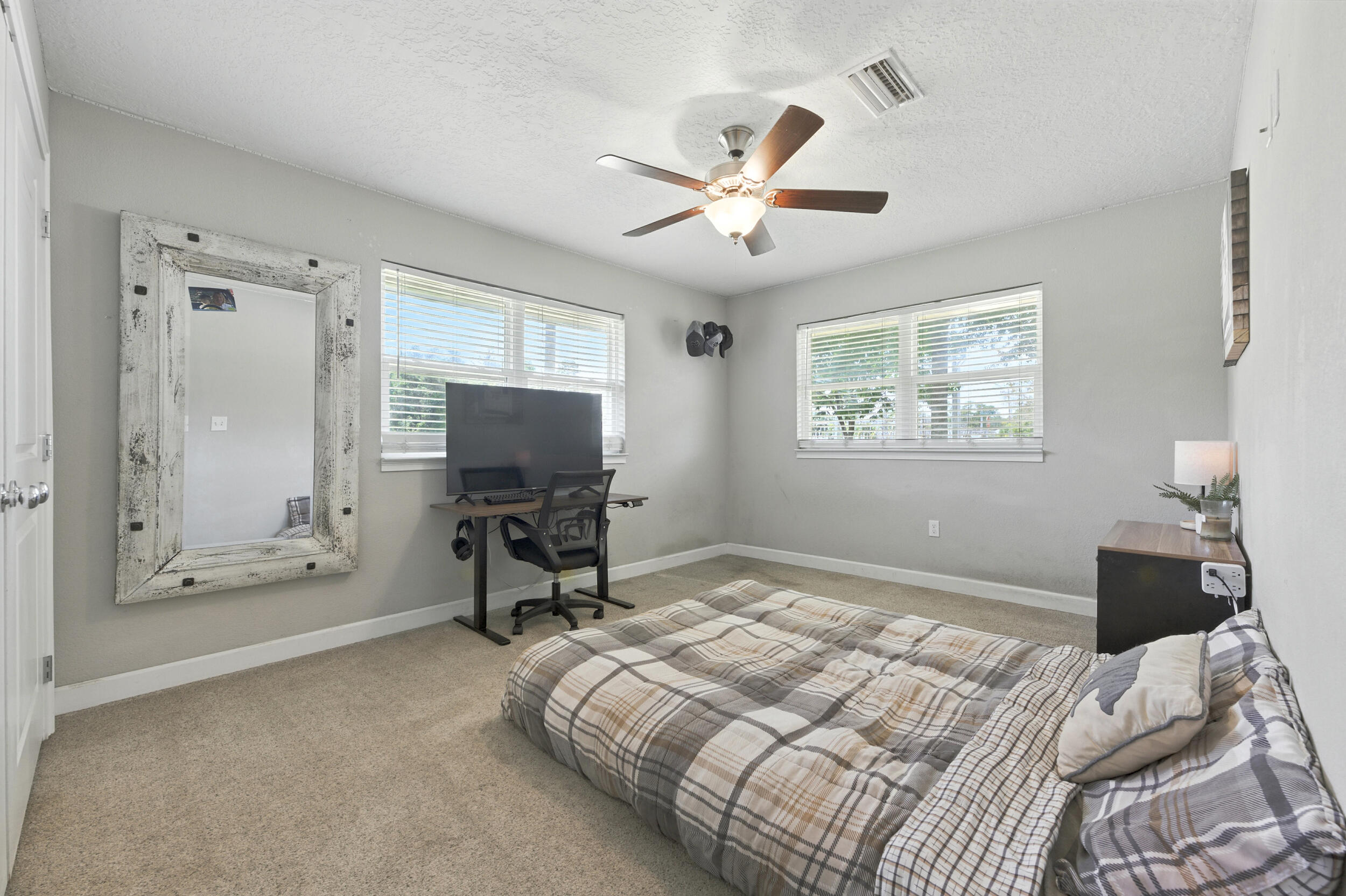 DIXON S/D LOT 16 BLK E - Residential
