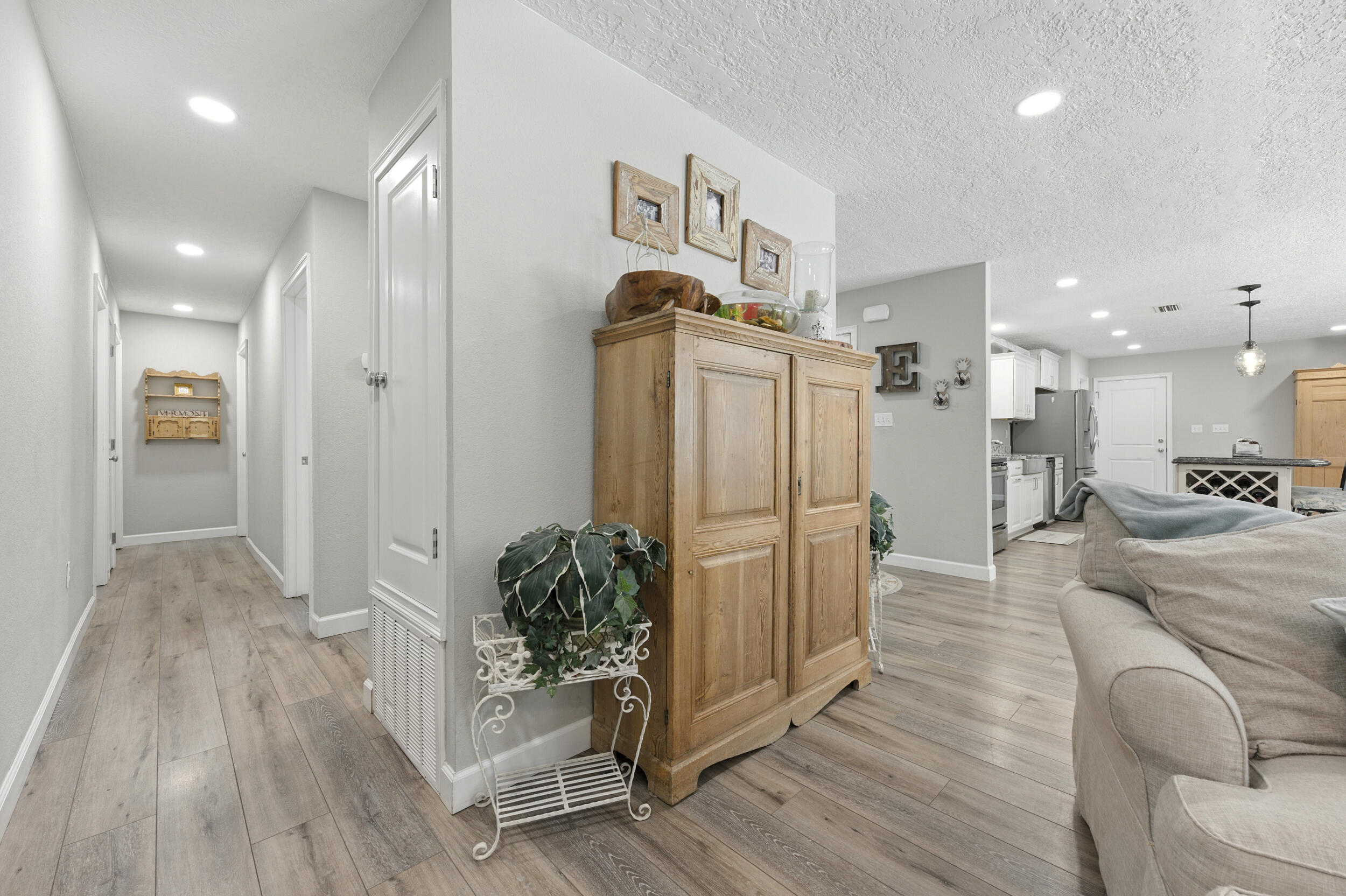 DIXON S/D LOT 16 BLK E - Residential